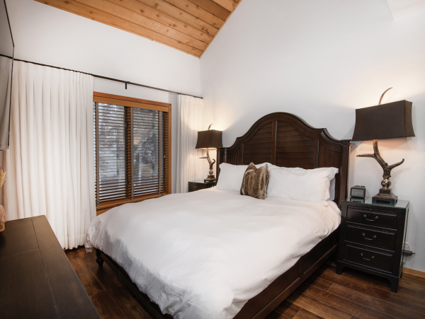 3 plus loft Townhome  shuttle or walk to skiway